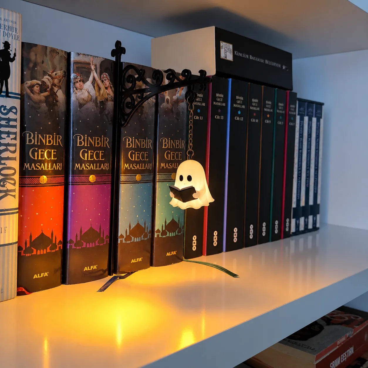 Library Lantern-Decorative Bookshelf Lighting